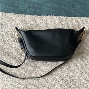Universal Thread Black and Gold Crossbody Bag